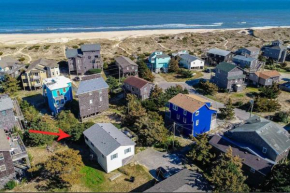 Sandy Point Cottage, 2 min. walk to the beach!